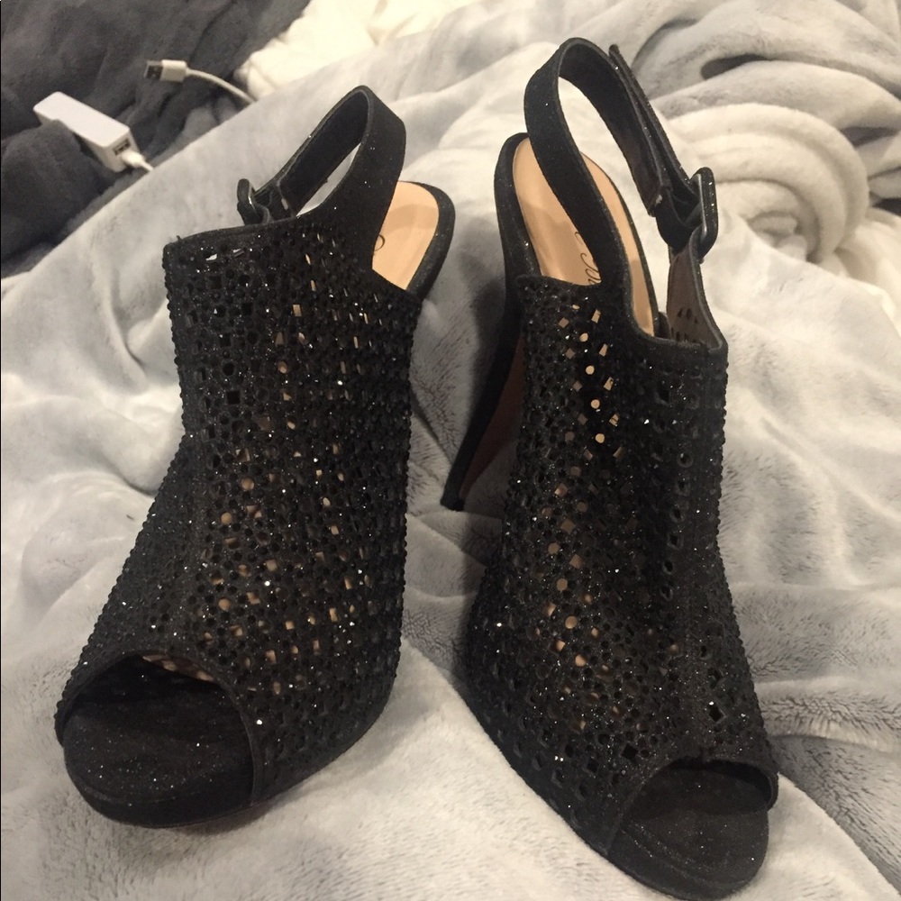Black sparkly heels !